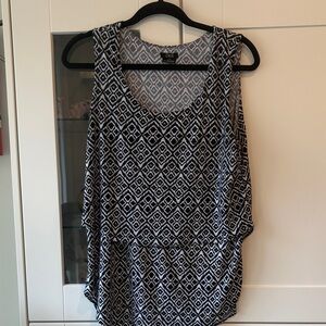 Black and White Geometric Sleeveless Women’s Top